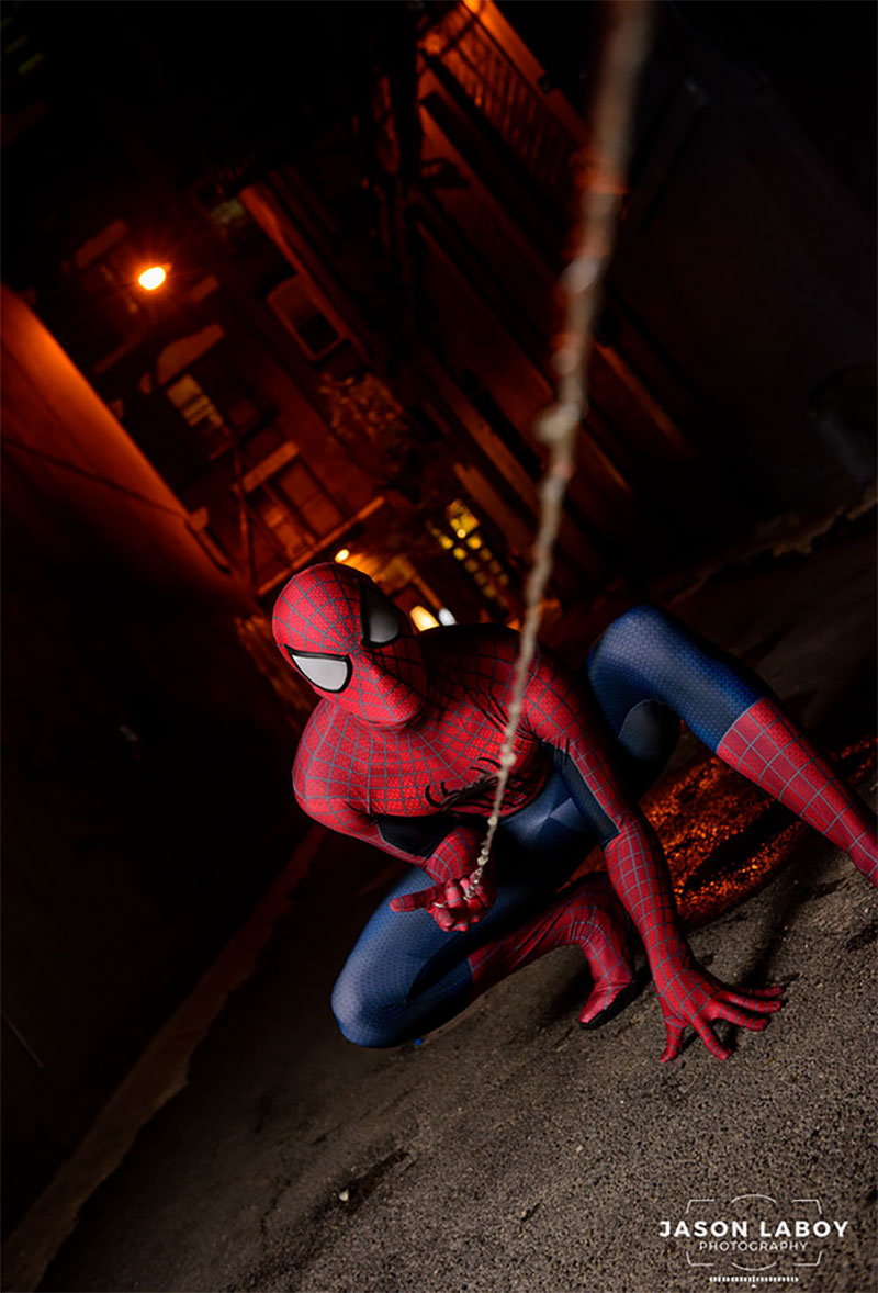Illustration for article titled Marvel vs DC Cosplay Extravaganza